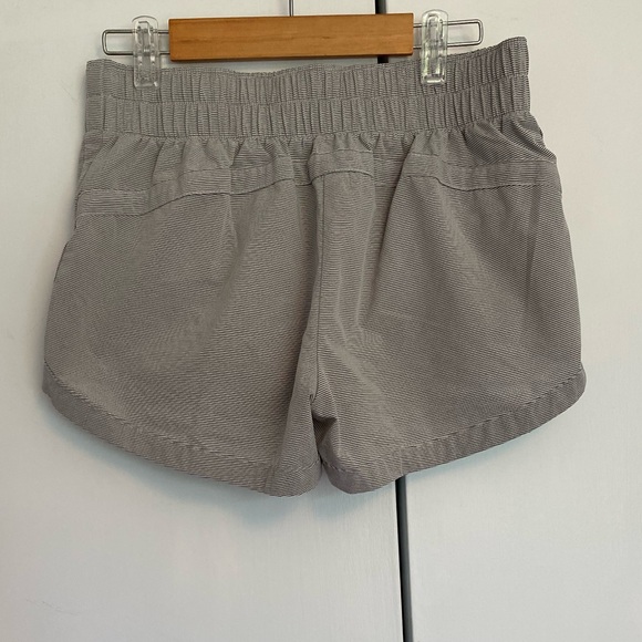 Gap Fit Grey and White Striped Activewear Shorts - Picture 2 of 5